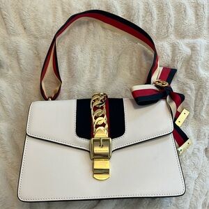 New Purse Unbranded White, Navy Red Ribbon Accent crossbody or shoulder straps